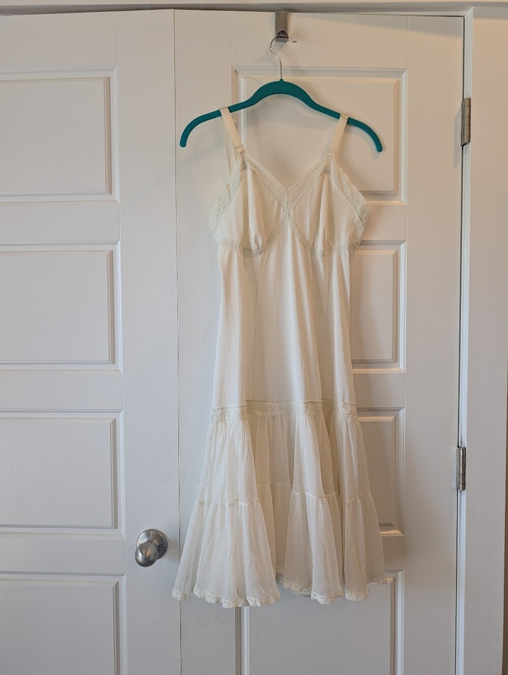 Vintage Cream Ivory Full Slip Dress w/ Lace Trim Tiered Ruffle Flounce Mesh Hem